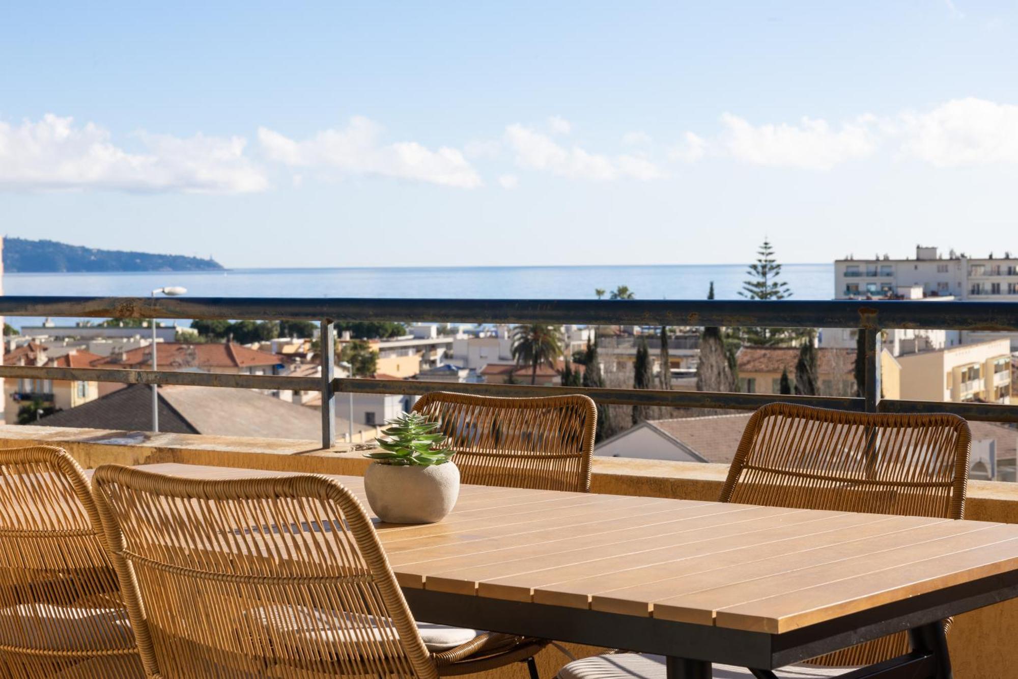 Vue Sublime, Terrasse Ensoleillee Et Parking Appartement Nice